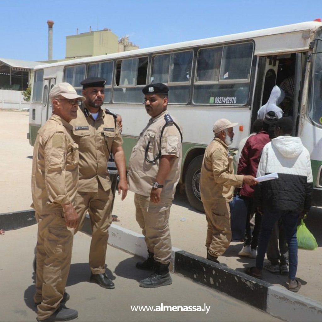 extra1111111 2 ترحيل 344 مهاجرًا غير شرعي من مركز إيواء بنغازي الكبرى إلى الكفرة تمهيدًا لإعادتهم لبلدانهم