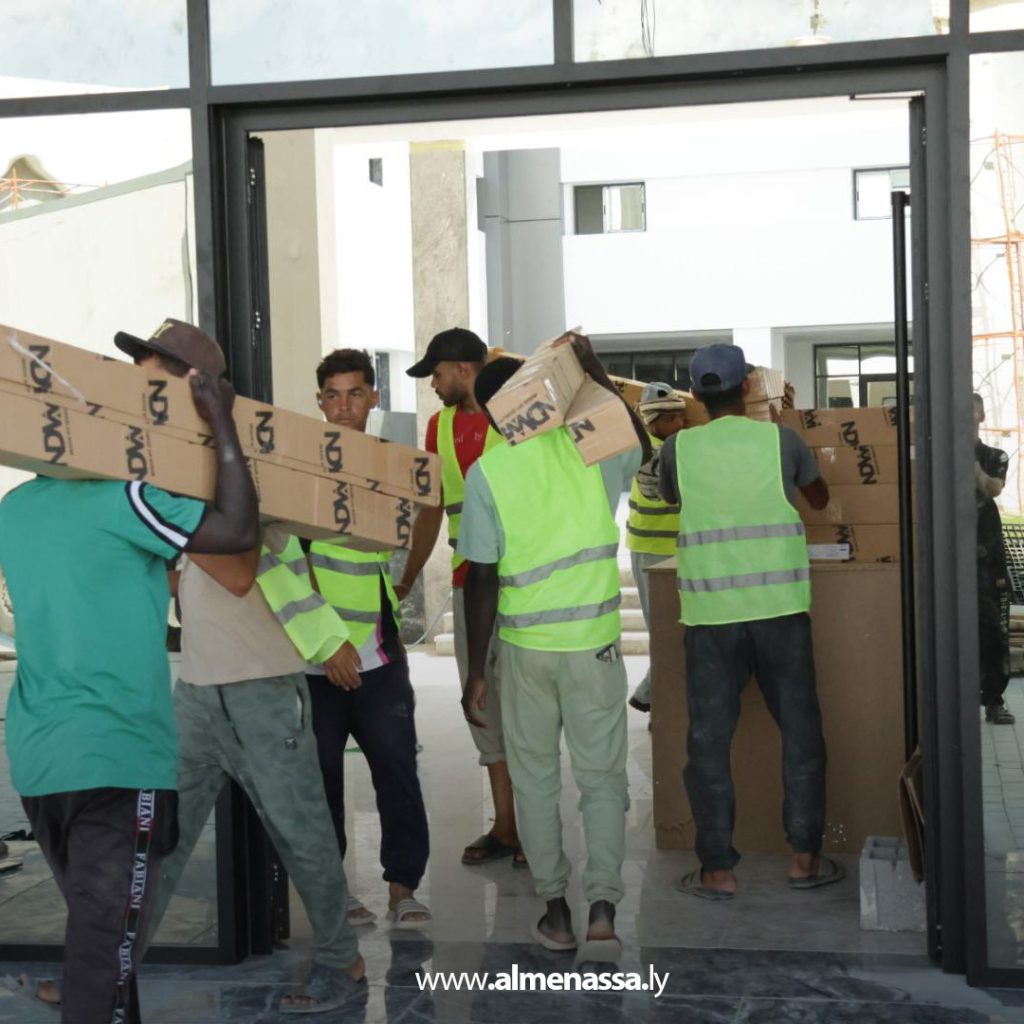 extra1111111 26 جامعة سرت تستقبل شحنة من احتياجات القاعات الدراسية مقدمة من صندوق التنمية وإعادة اعمار ليبيا