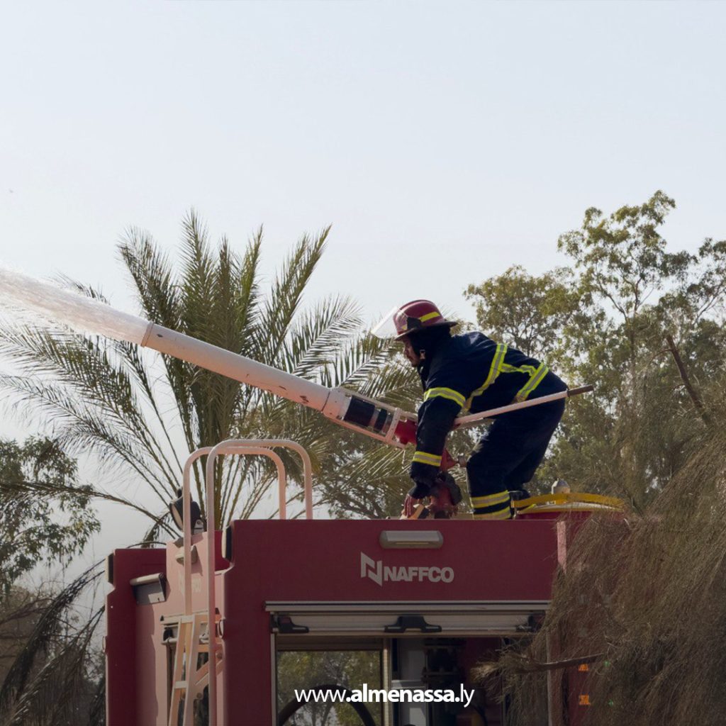 extra1111111 27 فرق إطفاء شركة زلاف تخمد حريقًا في مزارع العوينات