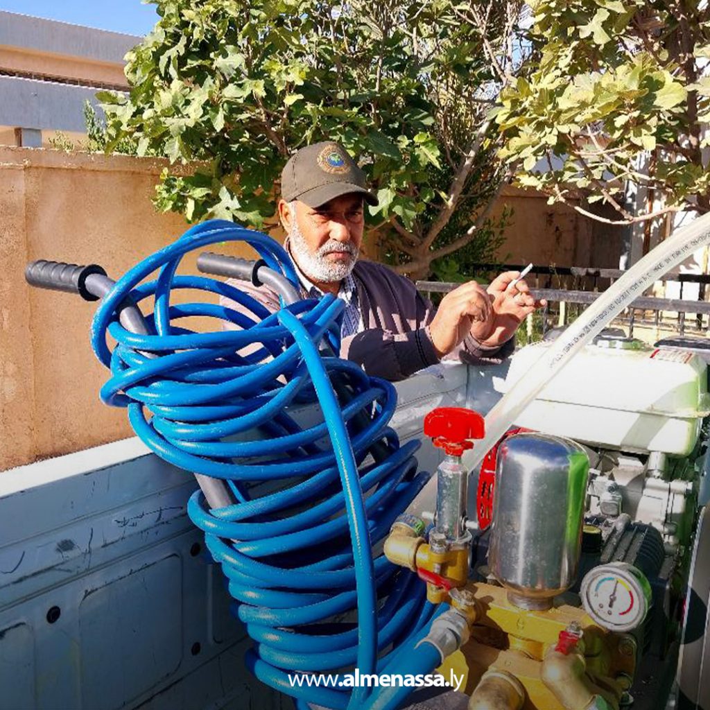 extra11111111 11 بلدية الأصابعة تطلق حملة موسعة لمكافحة حشرات الجراد في محلة الضوه