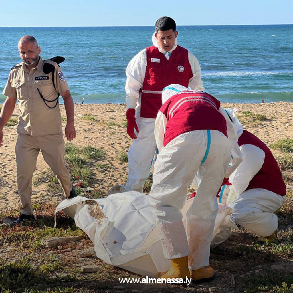 extra11111111 12 الهلال الأحمر فرع طرابلس يعلن انتشال جثة على شاطئ البحر في منطقة تاجوراء