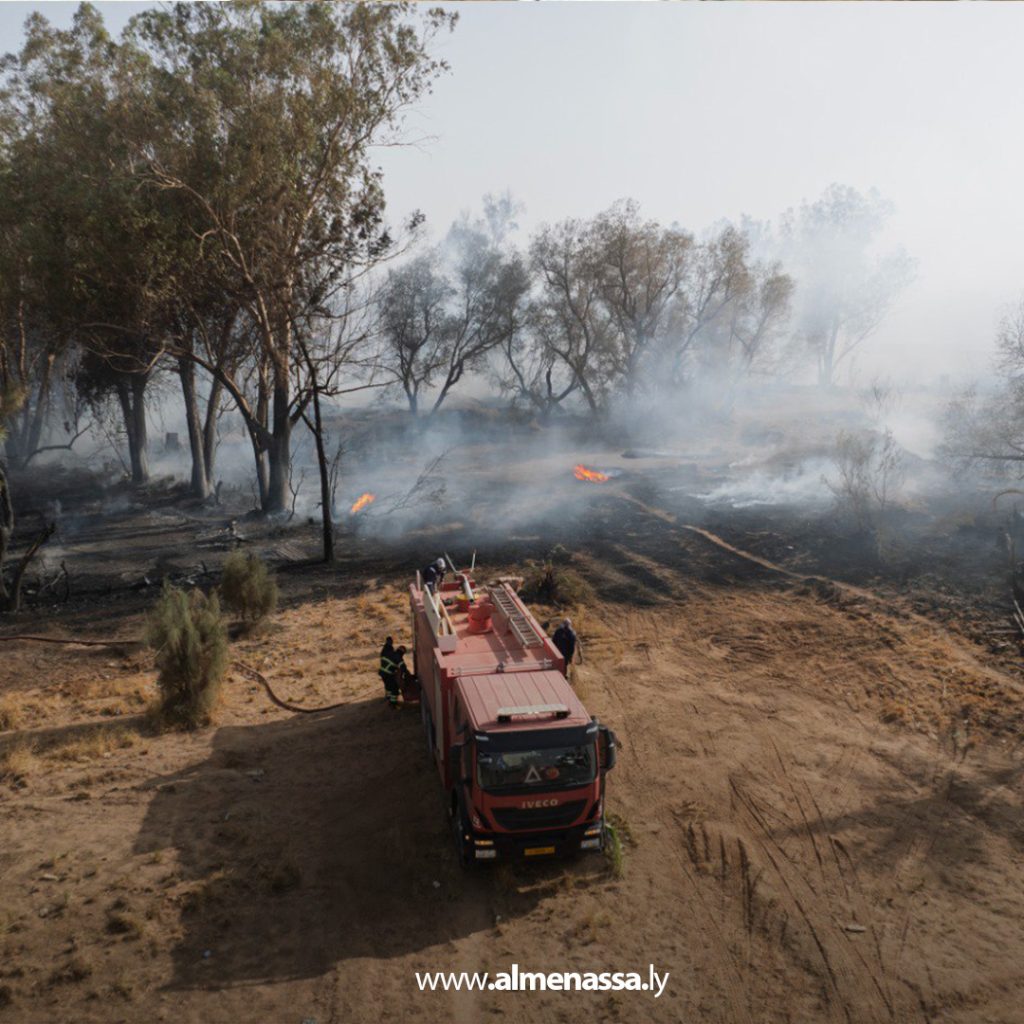 extra11111111 22 فرق إطفاء شركة زلاف تخمد حريقًا في مزارع العوينات