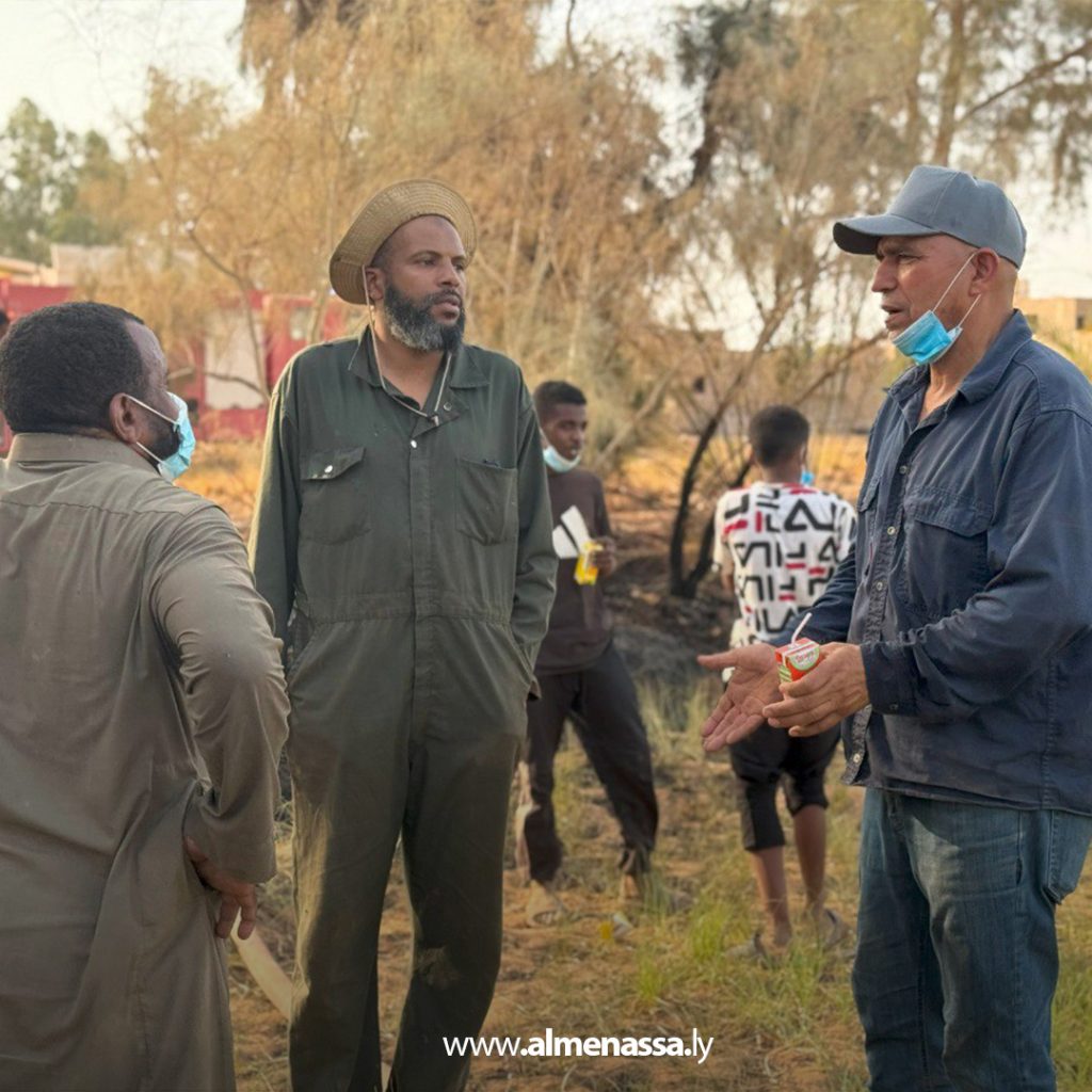 extra111111111 16 فرق إطفاء شركة زلاف تخمد حريقًا في مزارع العوينات