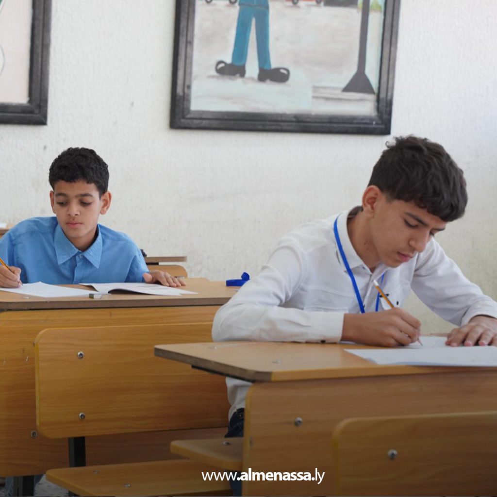 extra11111111111 وزير التربية والتعليم يتفقد سير امتحانات شهادة إتمام مرحلة التعليم الأساسي في بلدية أبوسليم