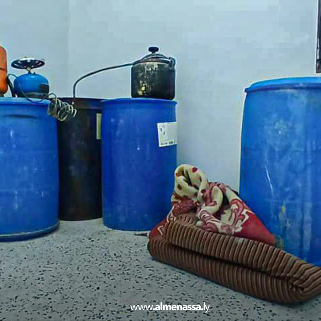 extra22 2 أمن أجدابيا يضبط مصنعًا للخمور ويصادر كمية من الحشيش