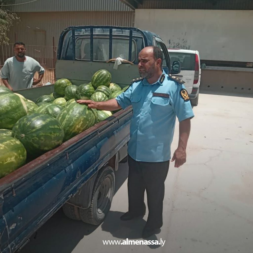 extraءءءءءءء ضبط كميات كبيرة من البطيخ والدلاع غير صالح للاستهلاك البشري في أجدابيا