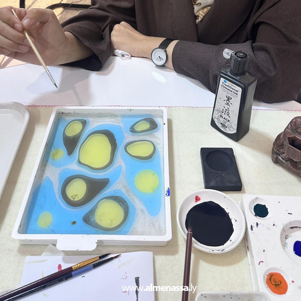 01 1 النيهوم تنظم الورشة الفنية الأولى من نوعها لتعليم فن السومي نقاشي الياباني