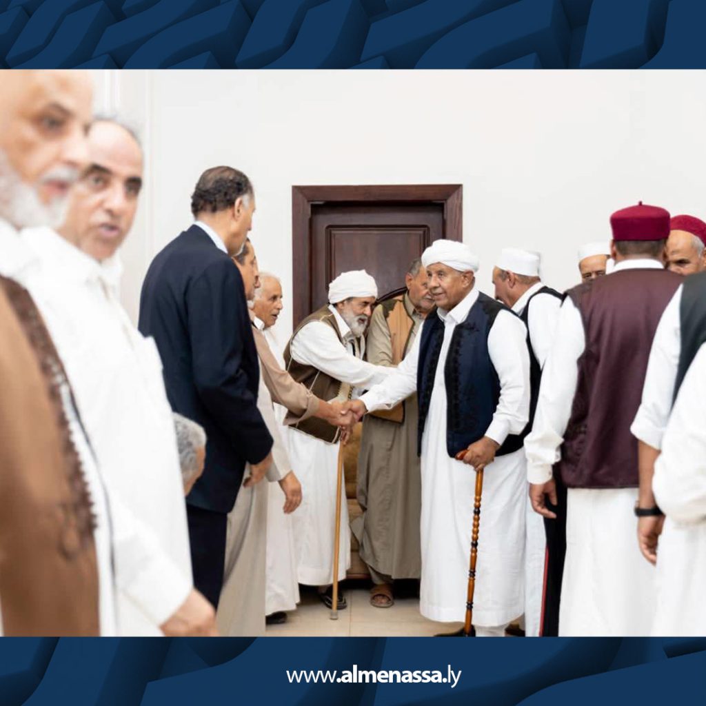 06 6 عقيلة صالح يشهد توقيع سند مصالحة بين قبيلتي العواقير والعبيدات في بنغازي