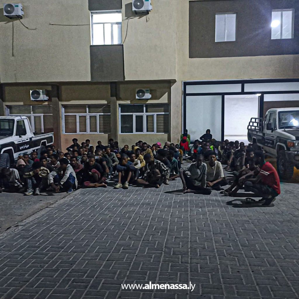 Extra 191  مديرية أمن أجدابيا تُحرر 104 مهاجرين ضحايا احتجاز وتعذيب وتضبط تشكيلًا عصابيًا خطيرًا