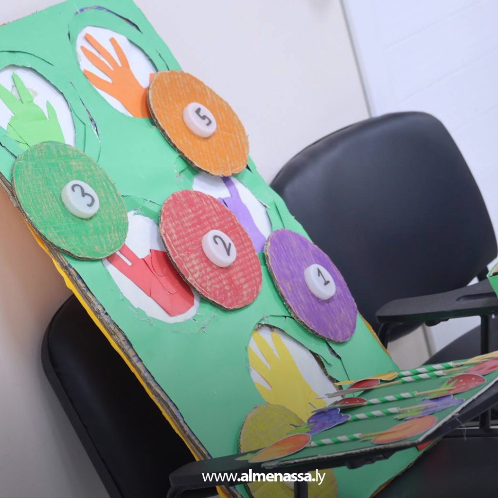 Extra 22 إجدابيا تحتضن معرضًا لأدوات مساعدة أطفال طيف التوحد بإشراف قسم علم النفس