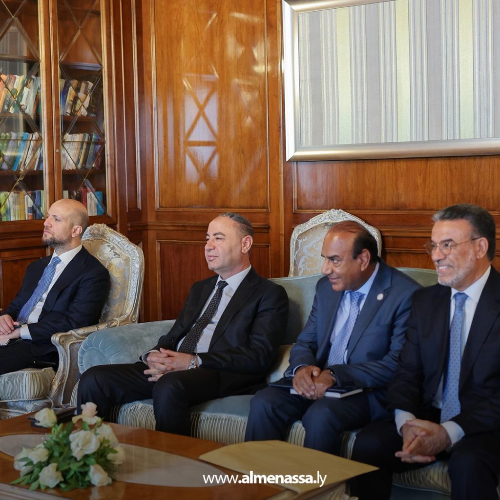 Extra 220 الدبيبة يستقبل وزير الخارجية اليوناني ويبحثان تعزيز التعاون الثنائي وعودة الرحلات الجوية