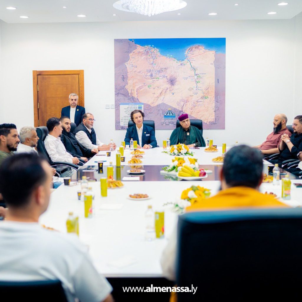 Extra 262 شباب المرج يكرّمون الدكتور الصديق حفتر تقديرًا لجهوده الوطنية ودعمه للمصالحة