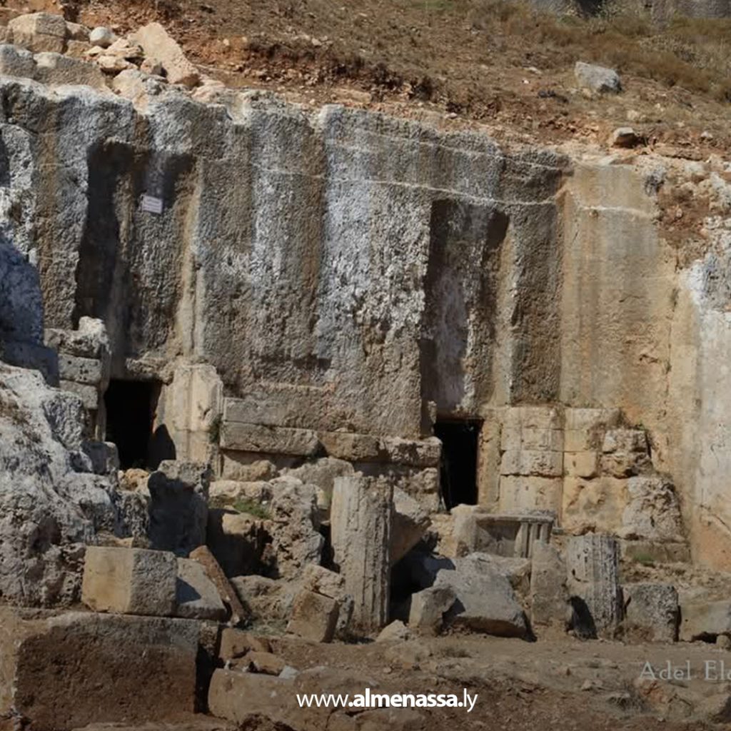 Extra 278 العثور على مقبرة كبيرة شمال شحات تعود للعصور اليونانية والرومانية