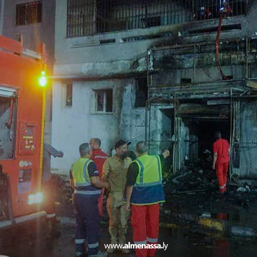 Extra 290 اندلاع حريق داخل محل لبيع السجائر والألعاب النارية في أبو سليم وإصابة شخصين