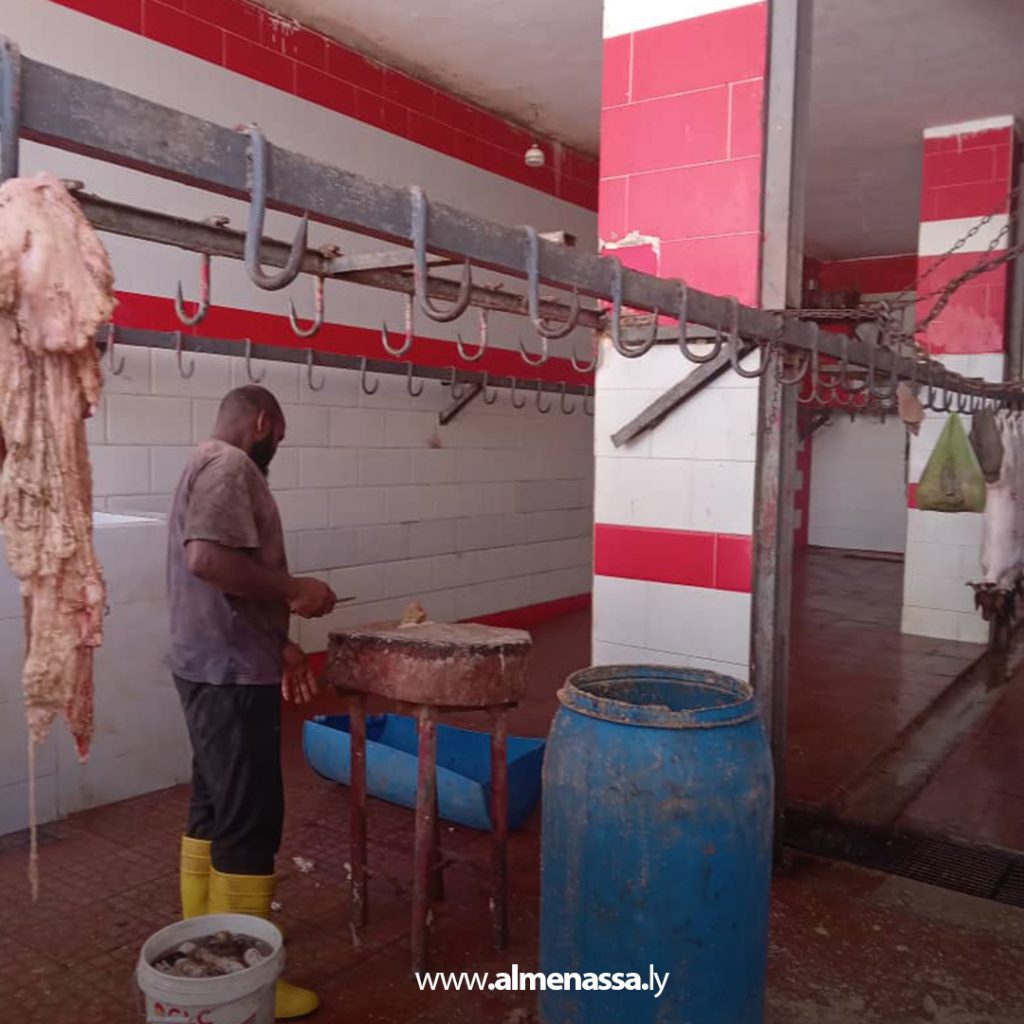 Extra 295 وحدة الحرس البلدي تنفّذ حملة تفتيشية بسوق مواد البناء وتضبط عدة مخالفات