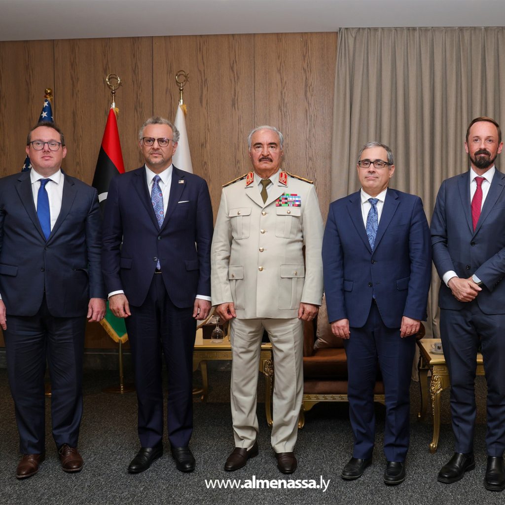 Extra 332 القائد العام يستقبل مستشار الرئيس الأمريكي ويبحث معه التعاون الثنائي