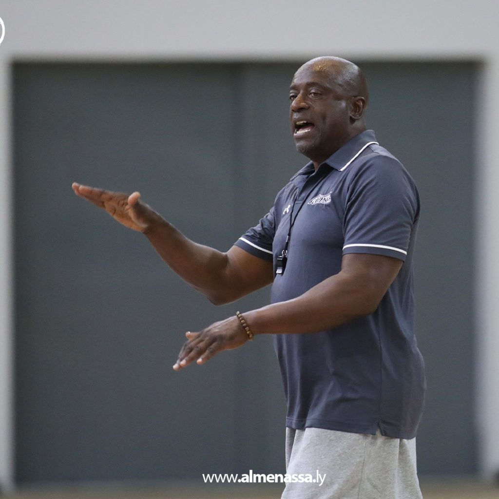 Extra 359 المنتخب الليبي لكرة السلة يبدأ تحضيراته تحت قيادة الأمريكي جيمس صموئيل استعدادًا لأفروباسكيت 2025