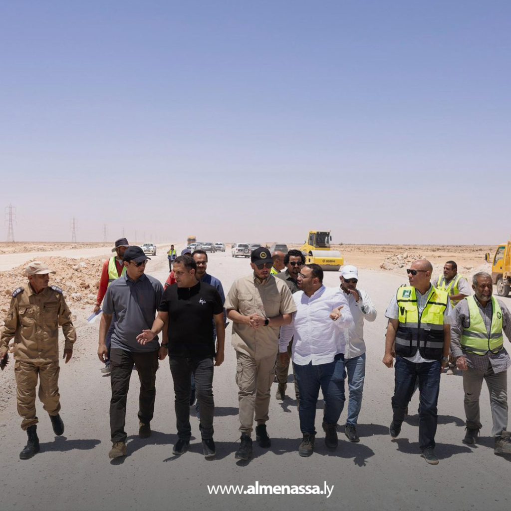 Extra 368 مدير عام صندوق إعادة الإعمار يتفقد مشروع تطوير طريق طبرق أمساعد الدولي