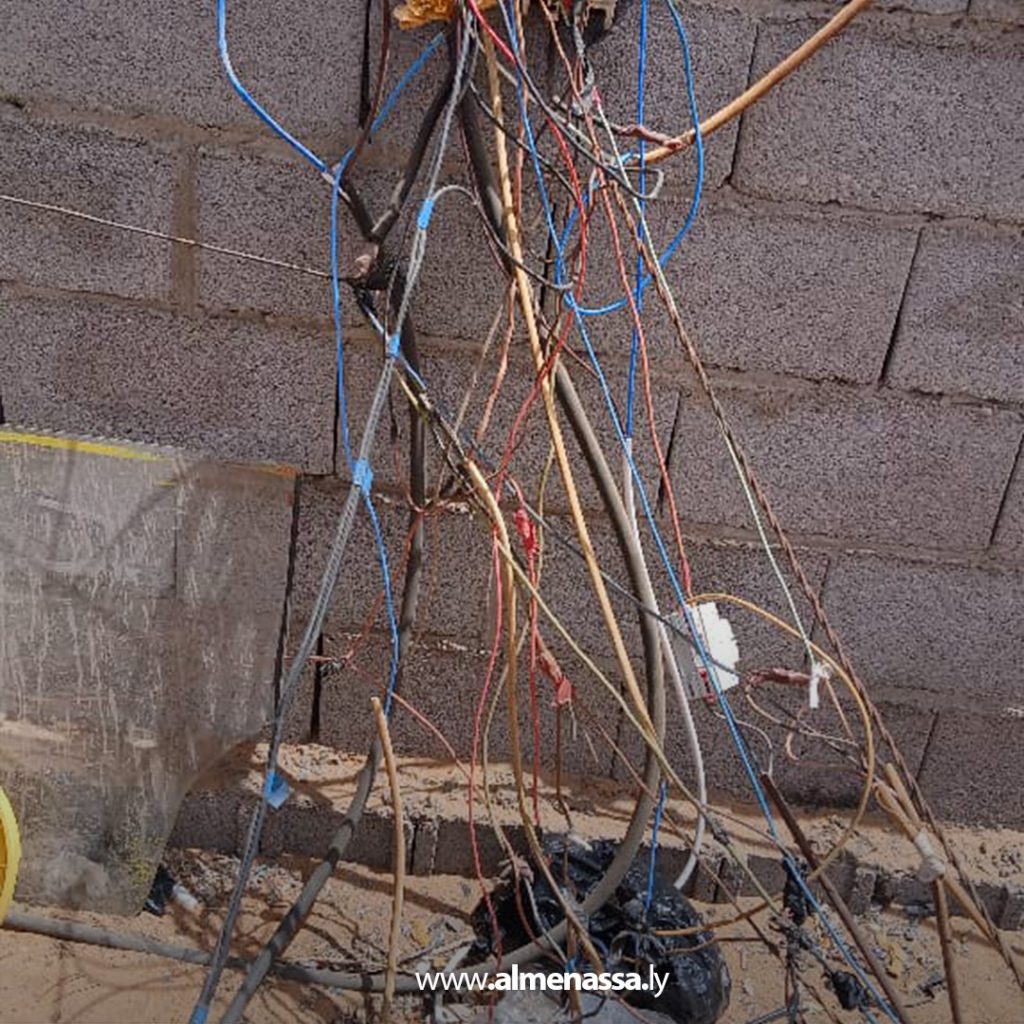 Extra 396 الشرطة الكهربائية: إزالة 500 توصيلة كهربائية مخالفة في حملة لتنظيم الشبكة بالكفرة