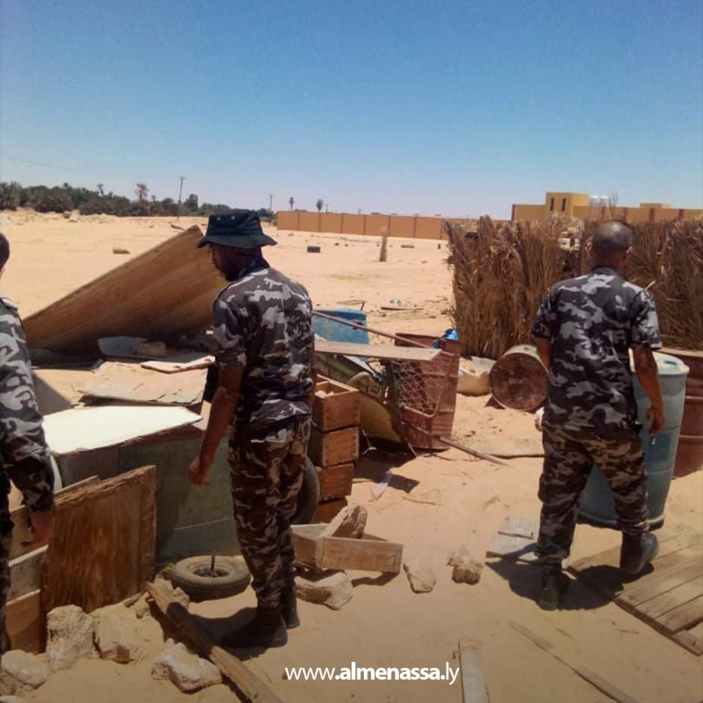 ضبط وقود مهرب داخل مزرعة في زلة ضمن حملة أمنية مكثفة بالجنوب 2 Extra 54.jpg2 54