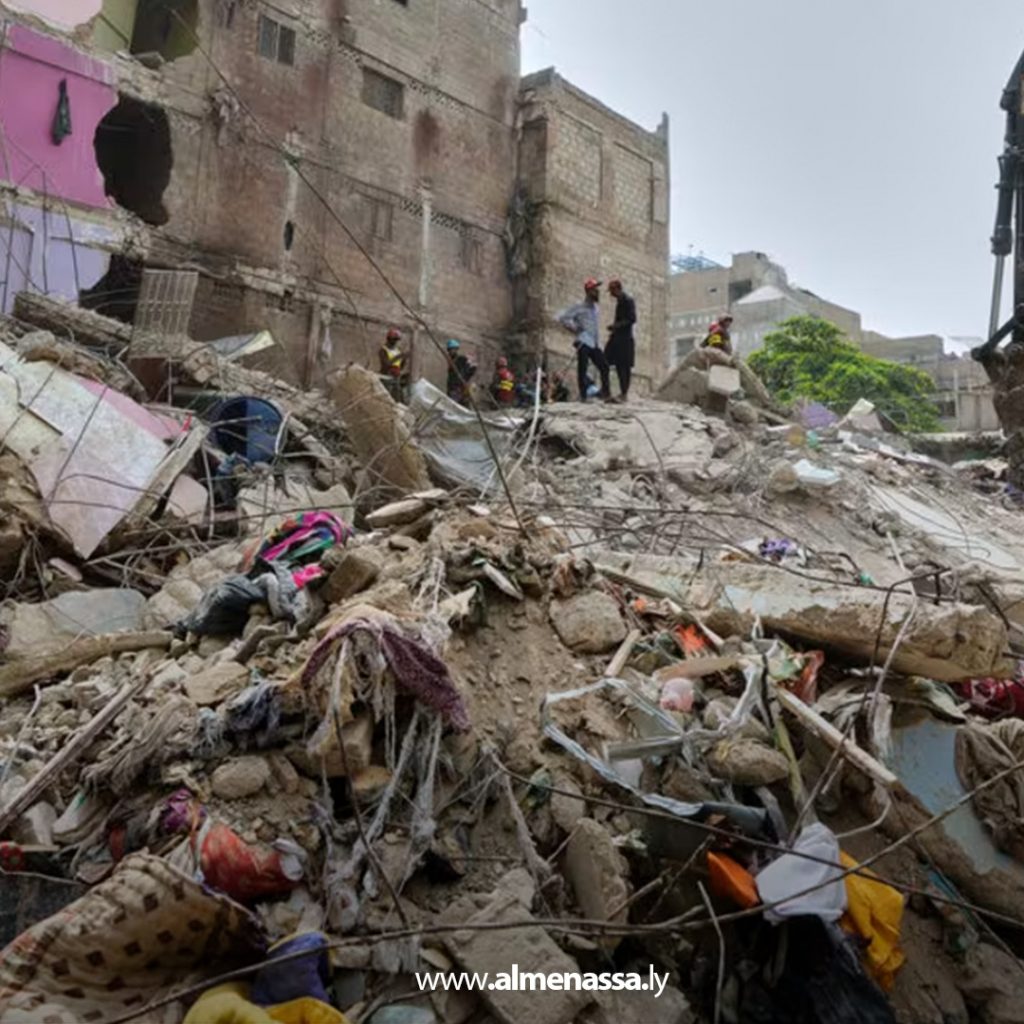 Extra 90 ارتفاع حصيلة انهيار مبنى في باكستان الى 16 قتيلاً