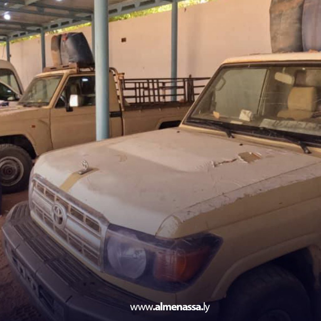 Extra1 10 دوريات أمنية بالكفرة تضبط عملية تهريب وقود ومعدات اتصالات