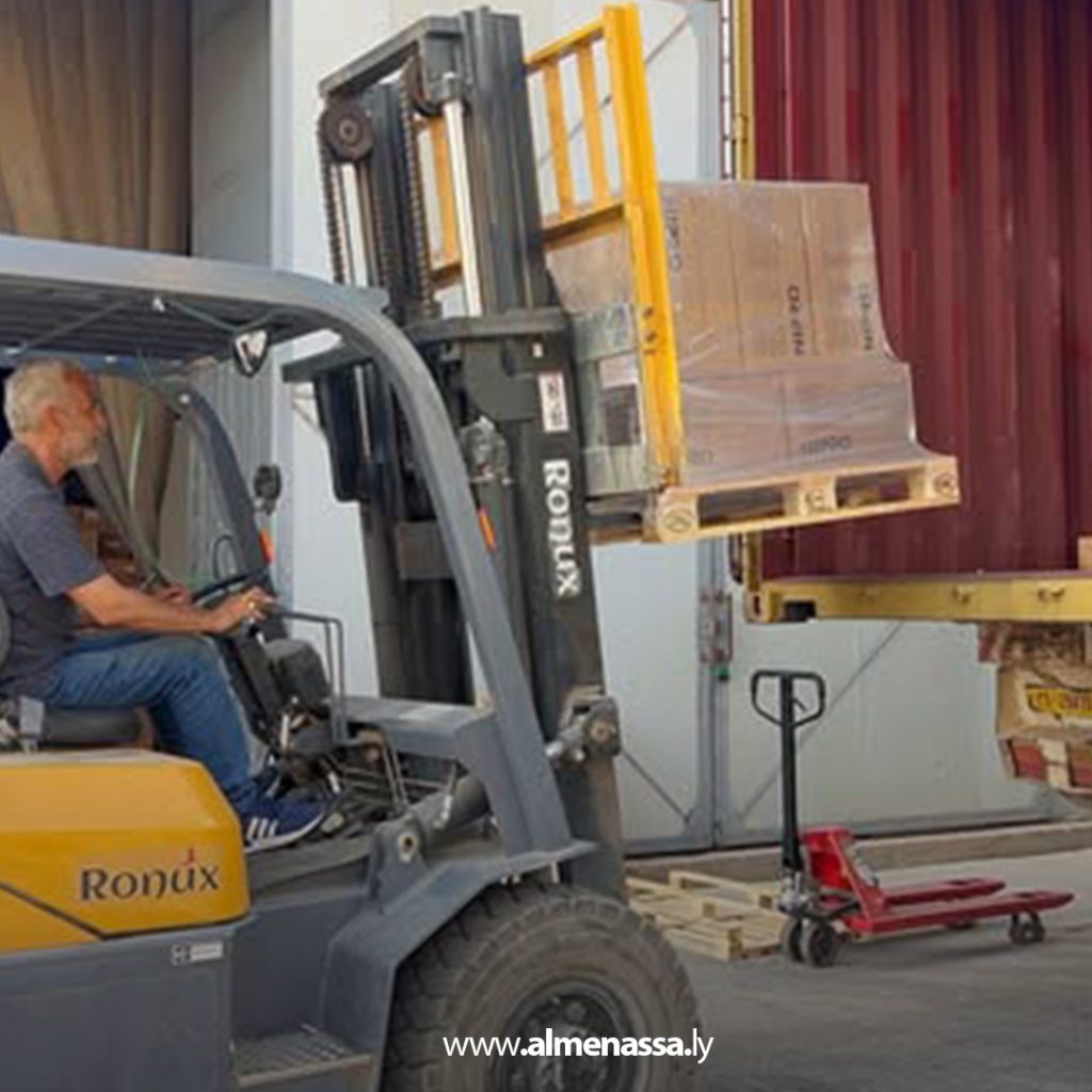 Extra1 108 وصول شحنة جديدة من مشغّلات غسيل الكلى لجهاز الإمداد الطبي