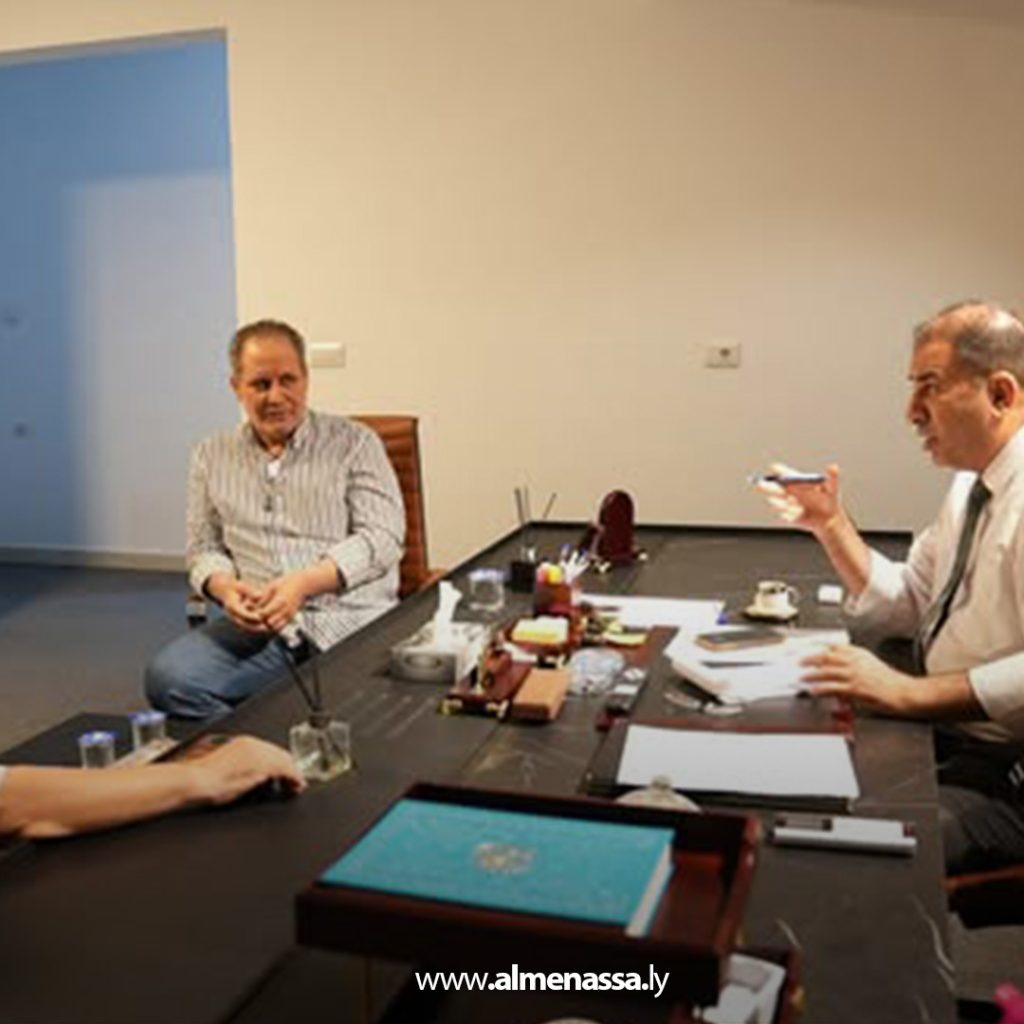 Extra1 129 وكيل وزارة الحكم المحلي يتسلم مقترح مشروع التنمية المحلية المستدامة