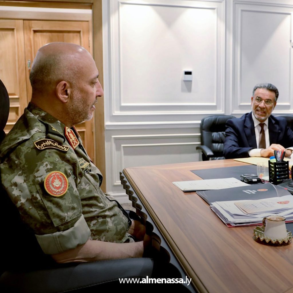 Extra1 187 الحداد يجتمع برئيس أركان البحرية ولجنة الحدود لبحث مستجدات الحدود البحرية