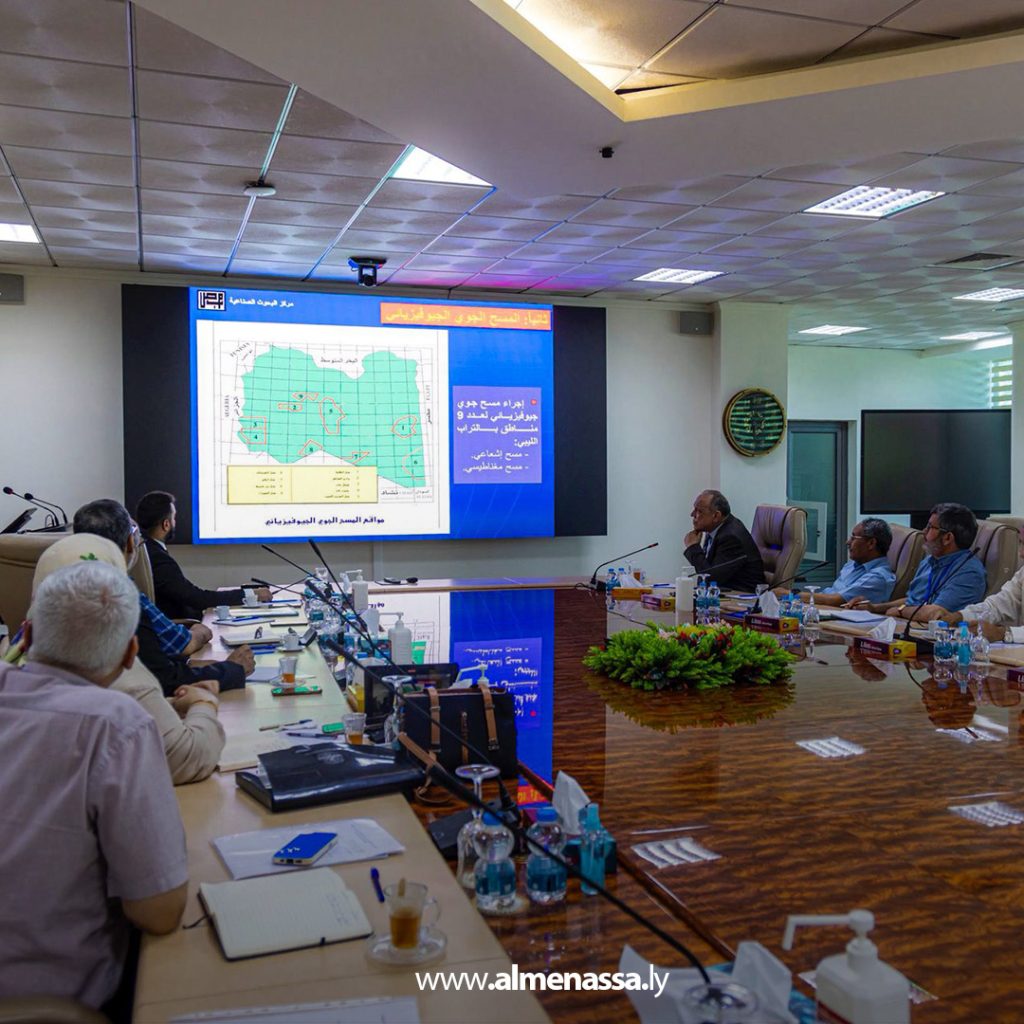 Extra1 2 إدارة الاستكشاف بالمؤسسة الوطنية للنفط تناقش مشاريع طموحة مع مركز البحوث الصناعية