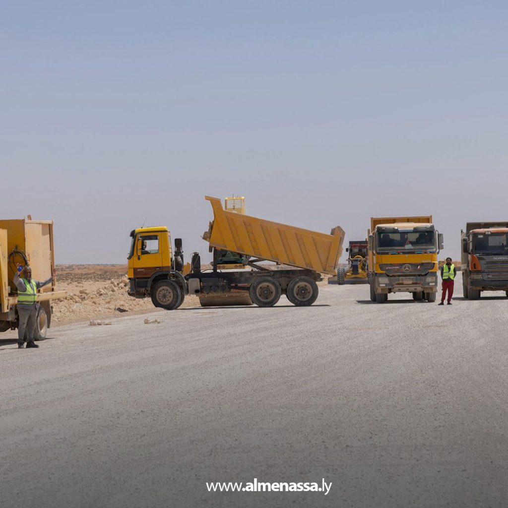 Extra1 243 مدير عام صندوق إعادة الإعمار يتفقد مشروع تطوير طريق طبرق أمساعد الدولي