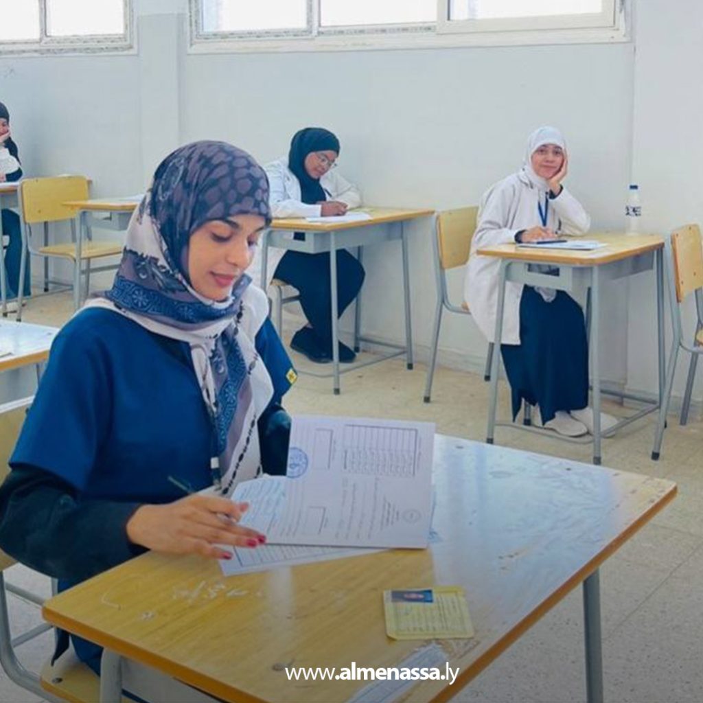 Extra1 40 اختتام الامتحانات النهائية لطلبة دبلوم التمريض بمعهد مركز بنغازي الطبي