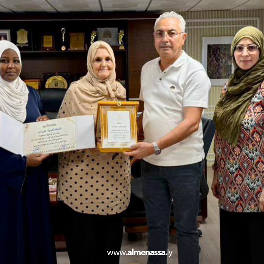 Extra11 110 رئيس هيئة السينما والمسرح والفنون يُكرّم فكرية العبيدي تقديرًا لعطائها في مجال ثقافة الطفل