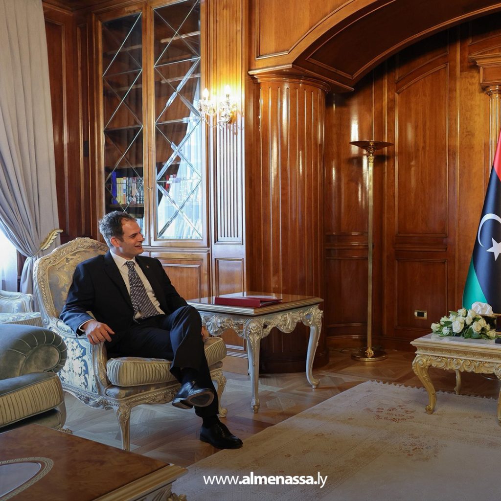 Extra11 121 رئيس حكومة الوحدة يستقبل وزير الدولة البريطاني لشؤون الشرق الأوسط وشمال إفريقيا