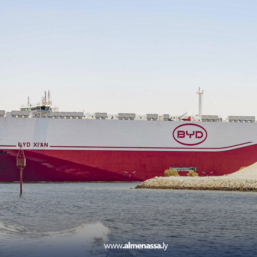 Extra11 141 قناة السويس تشهد عبور إحدى أكبر حاملات السيارات في العالم في أولى رحلاتها البحرية