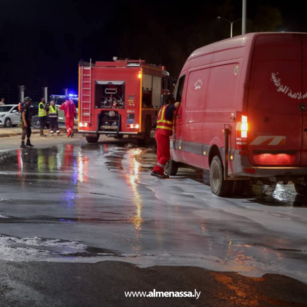 Extra11 166 اندلاع حريق داخل محل لبيع السجائر والألعاب النارية في أبو سليم وإصابة شخصين