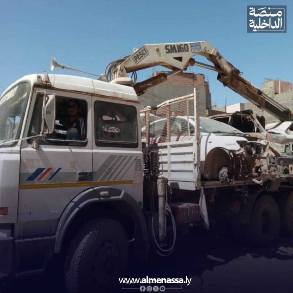 Extra11 186 لجنة إعادة تنظيم الجنوب تشرع في إزالة الخردة والهياكل المعدنية من أحياء سبها