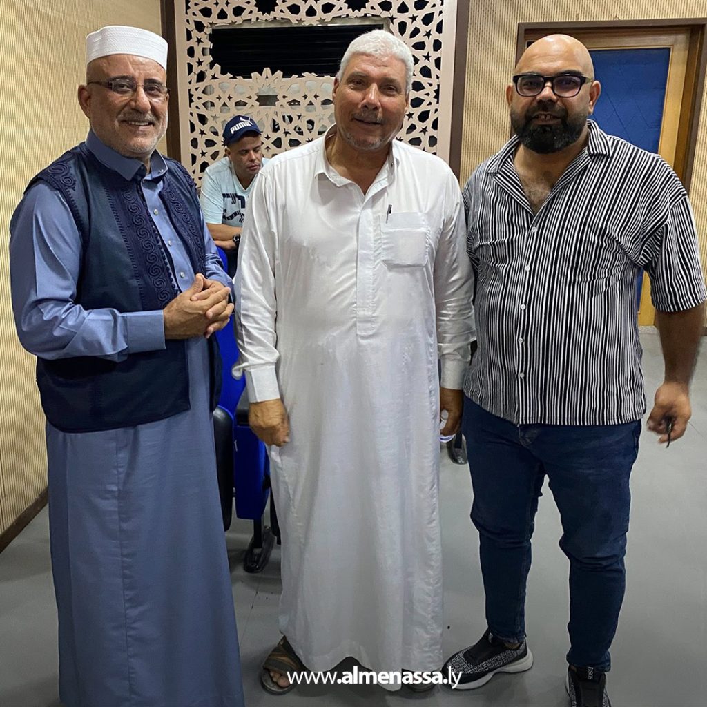 Extra11 201 عرض الفيلم الوثائقي "المراحل" وتكريم الأديب أحمد بن نصر في المسرح الوطني