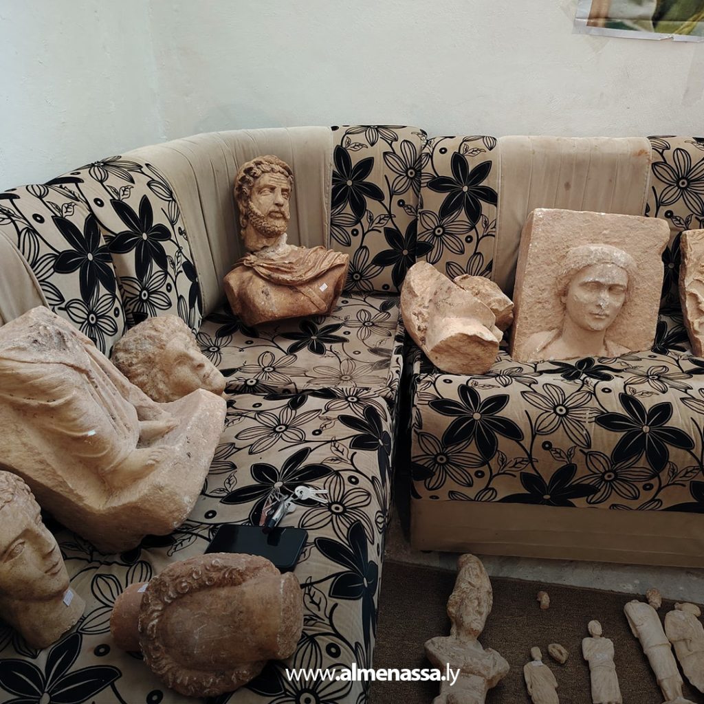 Extra111 133 مواطنان يُسلّمان قطعًا أثرية نادرة لمديرية أمن القبة بإشراف مراقبتي آثار القبة والأبرق