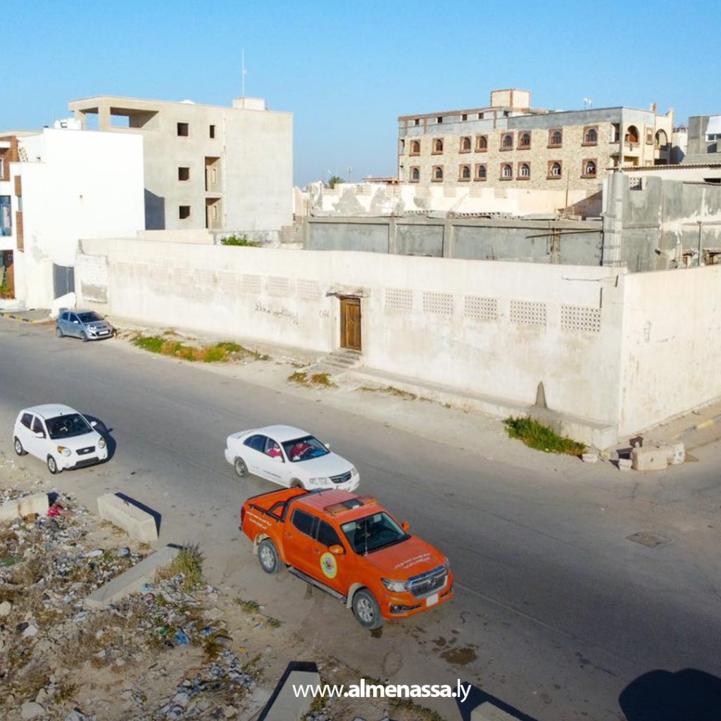 Extra111 27 لجنة فتح المسارات تبدأ إزالة العوائق على الطريق البحري بحي الأندلس تمهيدًا لأعمال التطوير