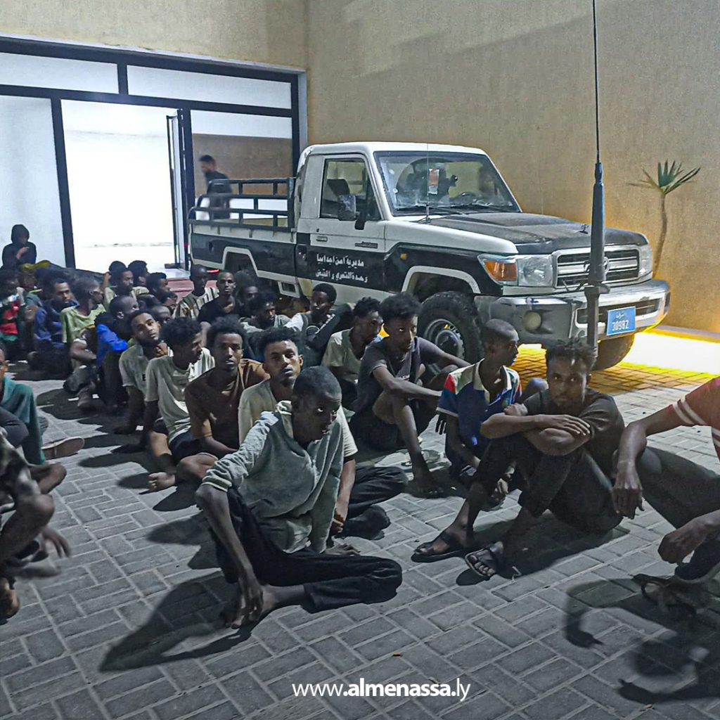 Extra1111 62  مديرية أمن أجدابيا تُحرر 104 مهاجرين ضحايا احتجاز وتعذيب وتضبط تشكيلًا عصابيًا خطيرًا