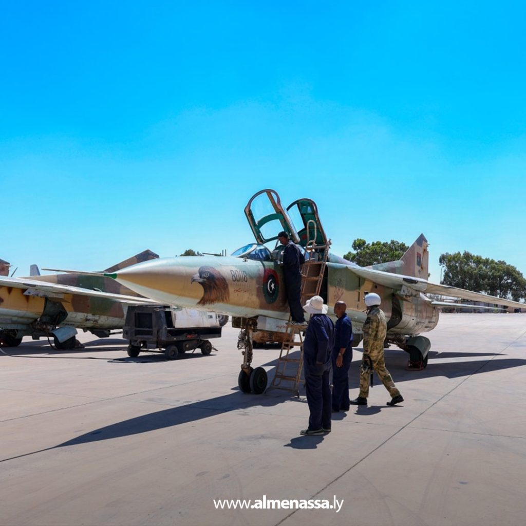 Extra111111111111111 1 رئيس أركان الوحدات الأمنية يتفقد قاعدة بنينا الجوية ويُشيد بجاهزية المقاتلات وكفاءة منتسبي سلاح الجو