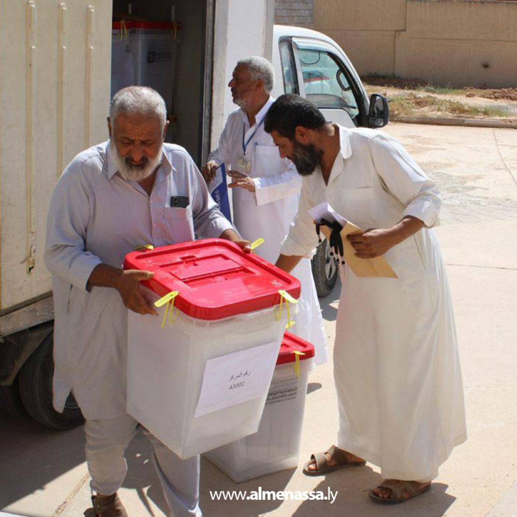 Extra 150 مديرية أمن المرقب تستلم صناديق الاقتراع استعدادًا للعملية الانتخابية بمسلاتة