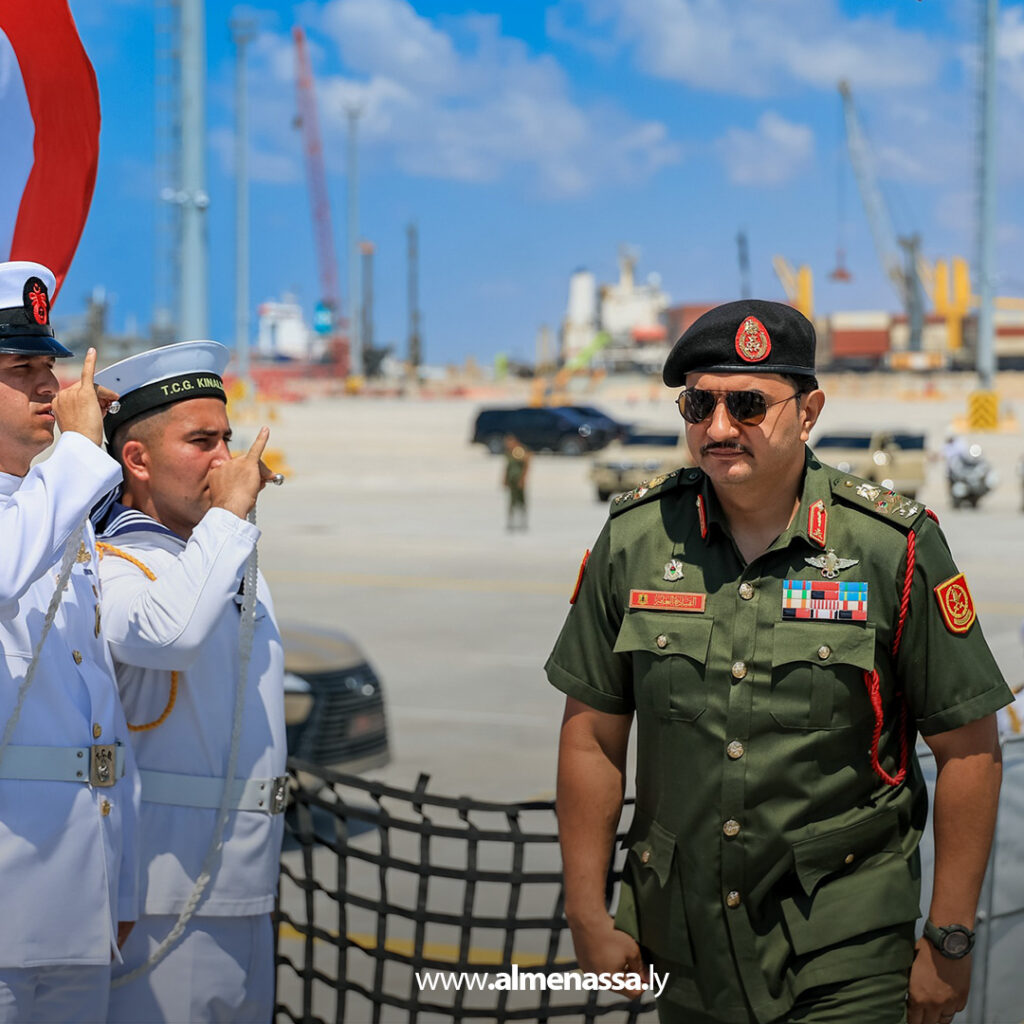 Extra 215 نائب القائد العام للقوات المسلحة يبحث التعاون البحري مع الوفد التركي في بنغازي