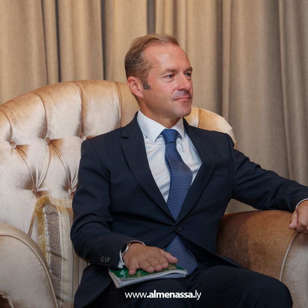 Extra 227 القائد العام يبحث مع المبعوث الفرنسي التطورات السياسية والعلاقات الثنائية