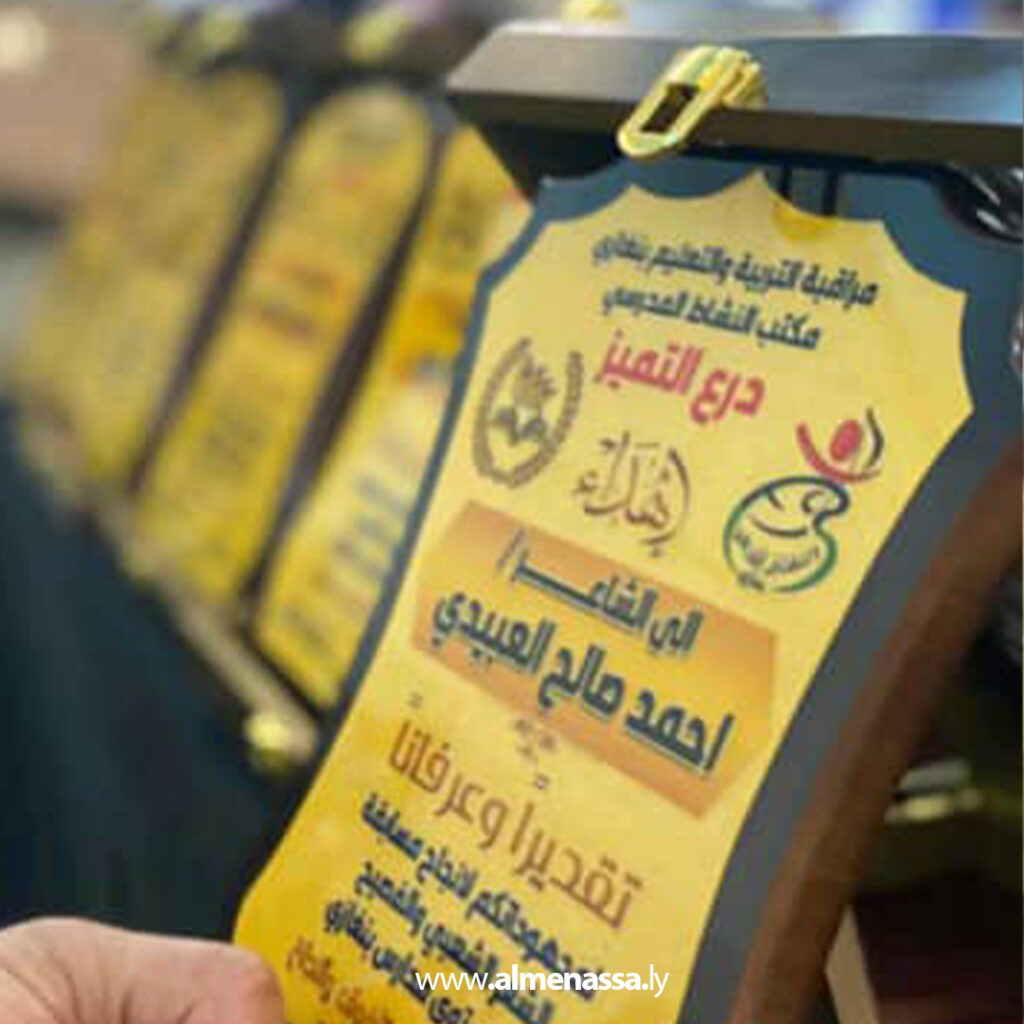 شاعر تطارده الكلمة العذبة فينصاع لأمرها لتكون قصيدة 1 Extra 41.jpg3 41