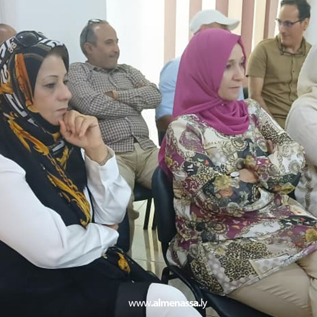 أتدري . سرير الغربة . هنا بنغازي . ديوانها 2 Extra.jpg24154