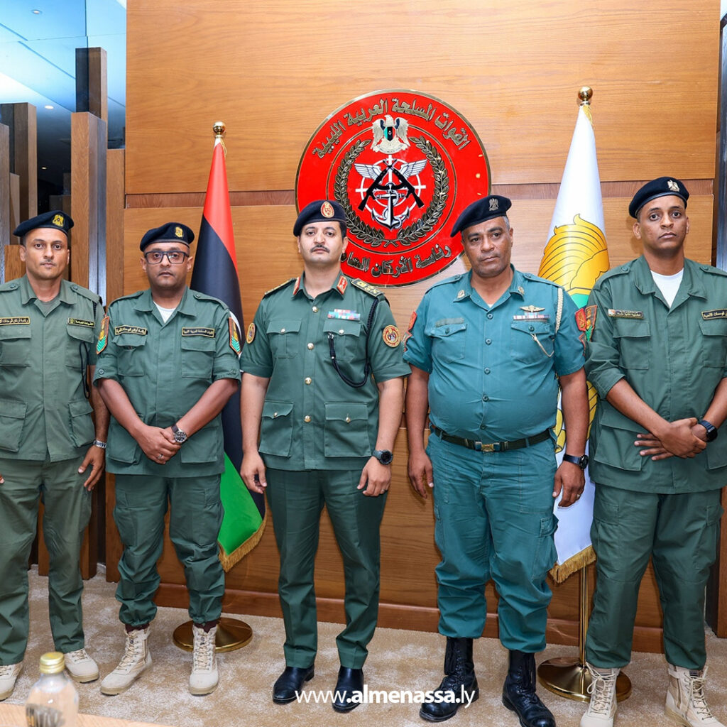 Extra1 147 رئيس الأركان العامة يكرم أعضاء مكتب الشكاوى بعد استرجاع أكثر من 700 عقار