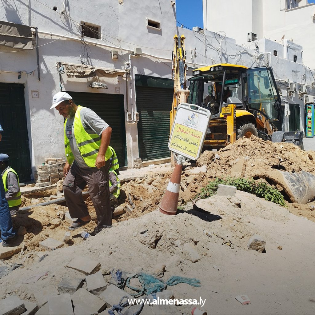 شركة المياه تُعالج تسربًا في خط مياه رئيسي خلف مصرف ليبيا المركزي 3 Extra1 66 شركة المياه تُعالج تسربًا في خط مياه رئيسي خلف مصرف ليبيا المركزي