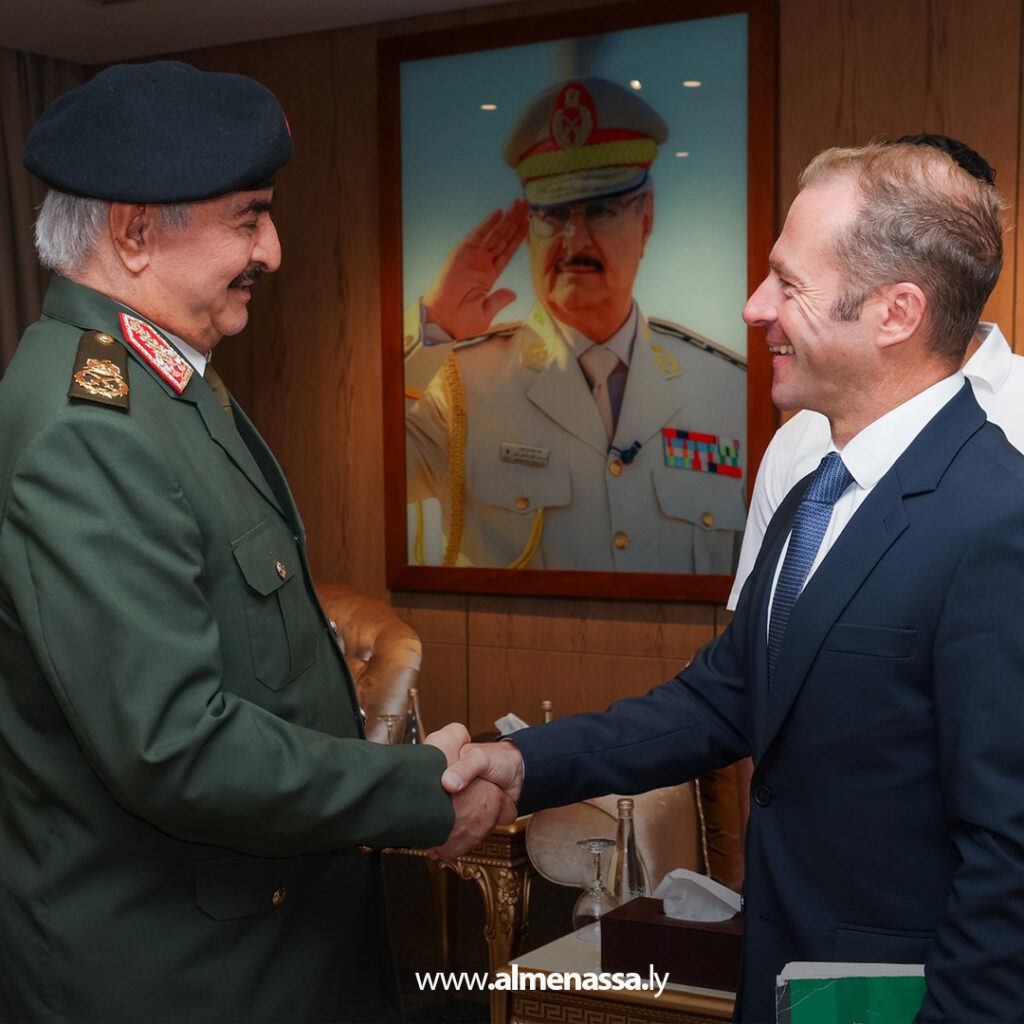 Extra11 93 القائد العام يبحث مع المبعوث الفرنسي التطورات السياسية والعلاقات الثنائية